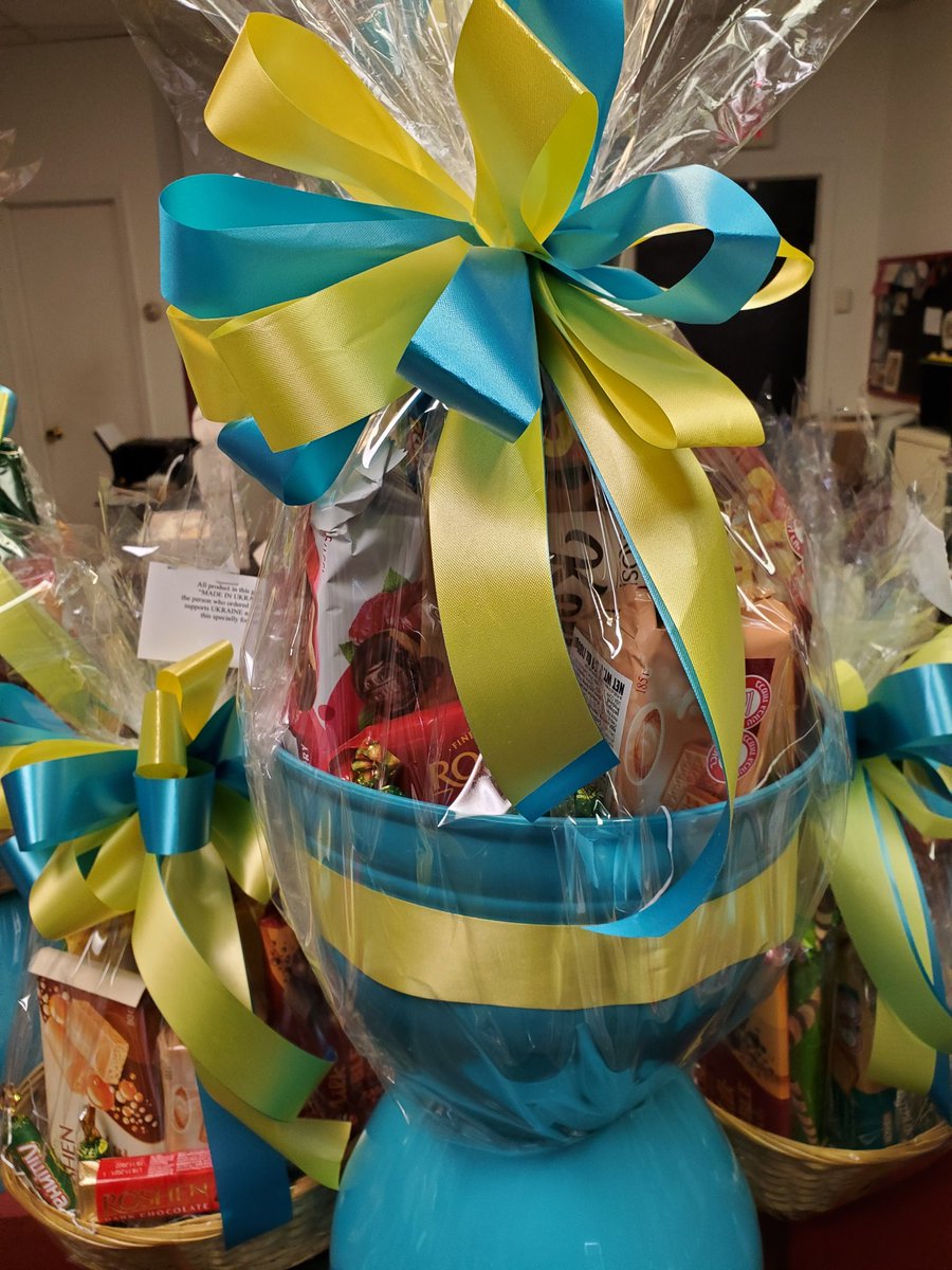 basketcase1993's tweet photo. MADE IN UKRAINE 🇺🇦 GIFT BASKET imported sweets from Roshen. #Ukraine #IStandWithUkraine #isupportukraine
#HelpUkraineNow https://t.co/vUFEg3EVFI