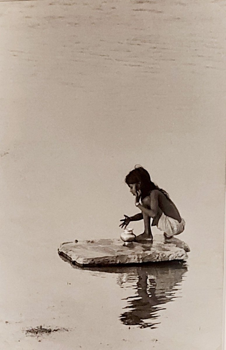 Loreto_1910's tweet photo. . Margaret Bourke-White
#MargaretBourkeWhite
#BourkeWhite
📷
1960
#Varanasi #Gange #India
Varanasi, India.
"La bambina sul Gange"
#NiépceArt https://t.co/AW5HxecOsd