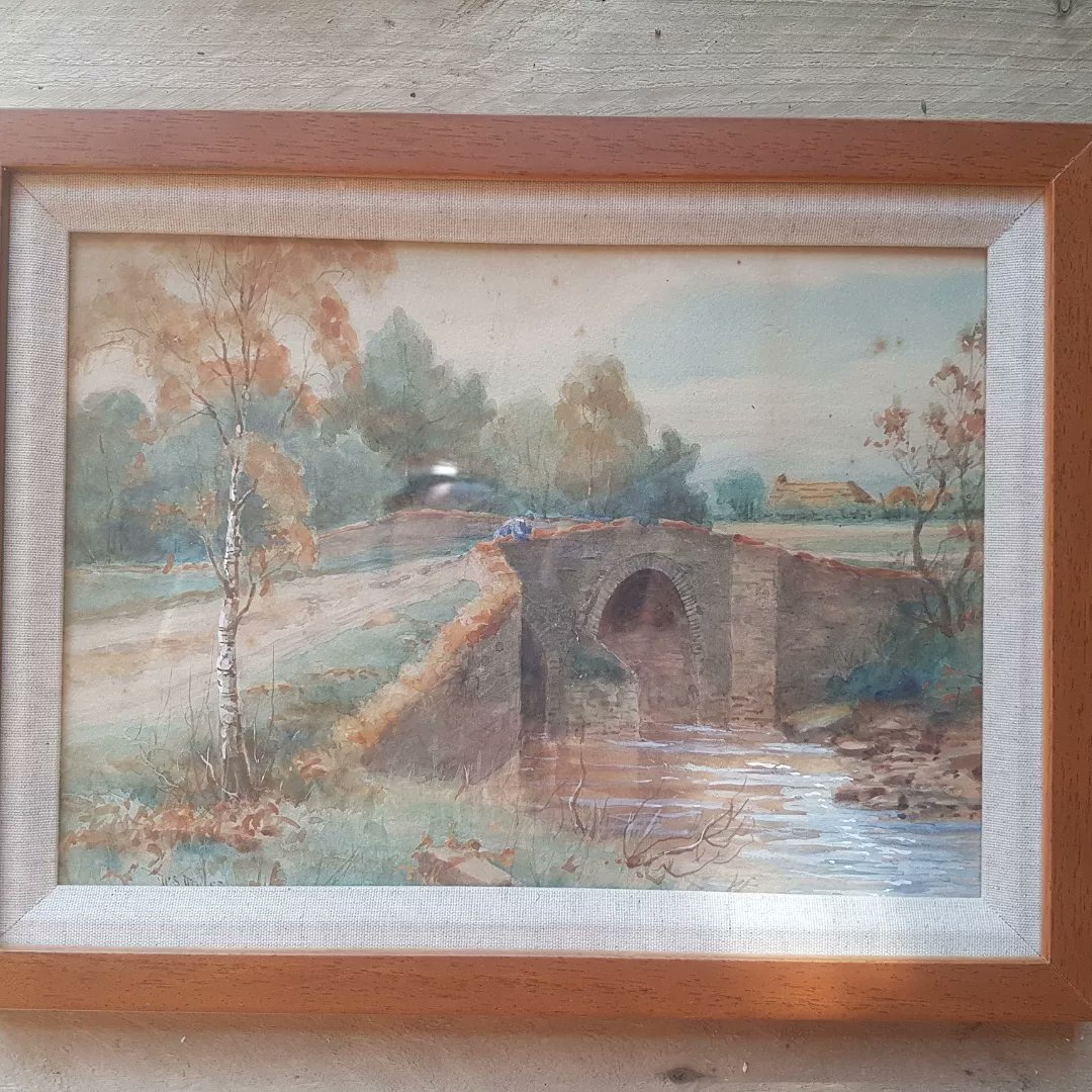 Getthepicture4's tweet photo. Just framed up this (very) old watercolour of Inverlochy Bridge. Used a linen slip to keep the glass away from the surface and a lovely honey coloured wood frame. Keeping it contemporary but the linen slip gives a more traditional edge.
#pictureframing #glasgowframers #antiqueart https://t.co/7BQb2irszX