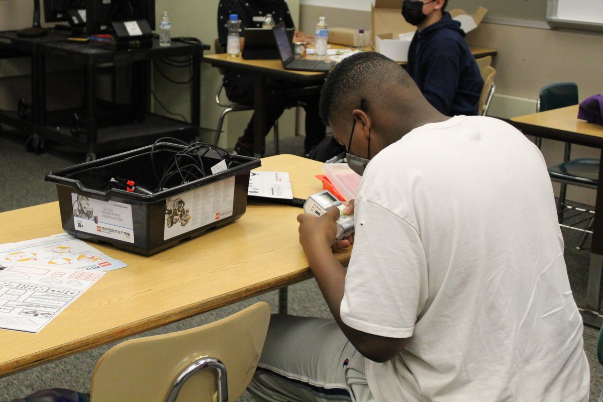 TriStateOffice's tweet photo. #sneakpeek of our 2022 Bridges of Good Works ... highlighting @JoshGibsonFoundation mentoring young men through their STEAM program & learning about Science, Technology, Engineering, Arts & Math!
🤩 @JoshGibson_1911 #tristatecares
#MotivationalMonday #mondaymotivation💪 https://t.co/UNNQKq0EO4