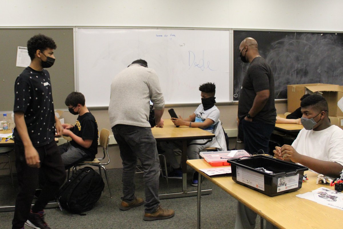 TriStateOffice's tweet photo. #sneakpeek of our 2022 Bridges of Good Works ... highlighting @JoshGibsonFoundation mentoring young men through their STEAM program & learning about Science, Technology, Engineering, Arts & Math!
🤩 @JoshGibson_1911 #tristatecares
#MotivationalMonday #mondaymotivation💪 https://t.co/UNNQKq0EO4
