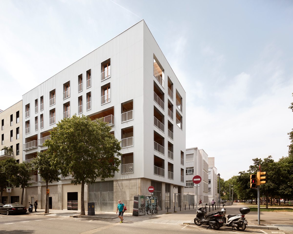 CguideArch's tweet photo. @funarco @GrupoCosentino #StructuralWood
#1 | Cooperative Dwellings La Balma by @lacolarq
➕ https://t.co/meggq9DC9Z
📷 @milena_fotoarq
This building in Barcelona is an example of sustainability in a holistic sense. https://t.co/xbgfesgtVj