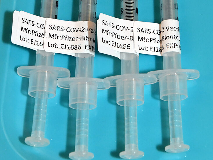 JaneBrownNews's tweet photo. Older Americans could soon be offered 4th doses of COVID vaccine, with approval from the U.S. Food and Drug Administration expected this week. #COVIDVaccine #FourShots #TwoBoosters #65Plus 
https://t.co/ddOqubDMob https://t.co/YMARXNYmne
