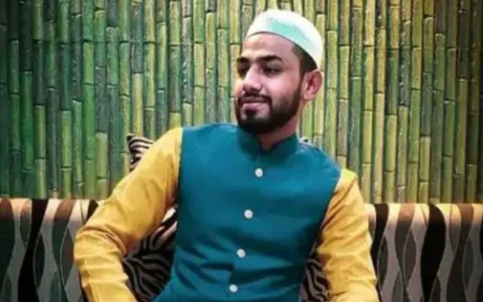 Glitchy_Shine's tweet photo. Horrible case of Love Jehad (Thread)

This is the story of Nadiad Gujarat. In Nov 2020, a boy Yasar Pathan made a fake profile by name of SC Hindu on Facebook n sent a friendship request to a 24 year old SC girl who was nursing student.

1/9 https://t.co/90xuS5hJiu