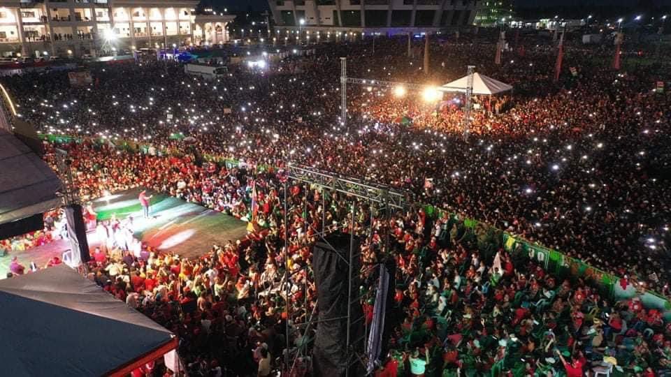 Ellie2947's tweet photo. SULTAN KUDARAT IS FOR BBM-SARA UNITEAM 😍🇵🇭

TINGNAN | Ang 'di mahulugang karayom na dumalo sa Grand Rally ng UNITEAM BBM SARA sa Isulan, Sultan Kudarat.

#UniTeamBBMSARA https://t.co/H2hqeGl6TE
