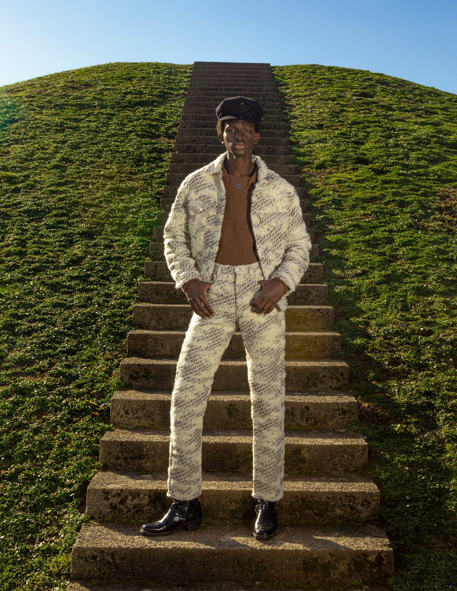 Outlander Magazine tweet media