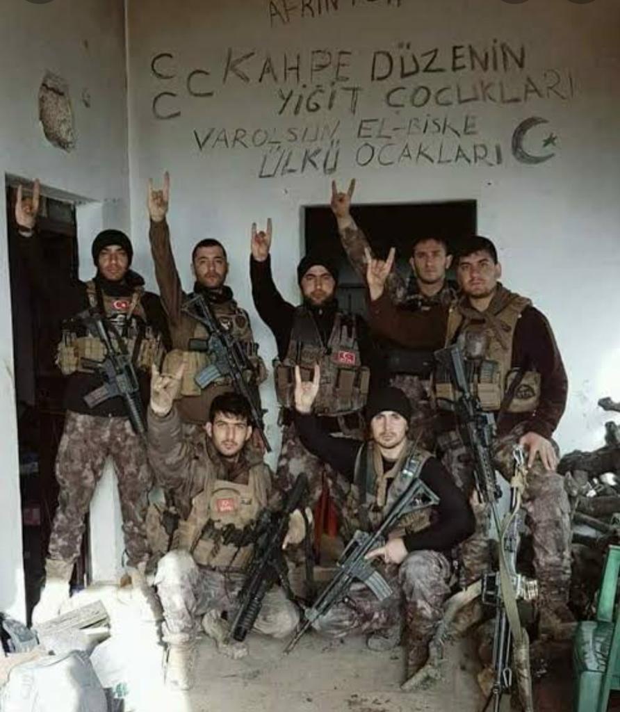 erkc0671's tweet photo. @Ben_Rem Dağlarda ovalar da şehirlerde sokaklarda heryerde engel yediniz yemeye devam edeceksiniz..
HASSKTRN LAN 😉 https://t.co/8KPv1U35m1
