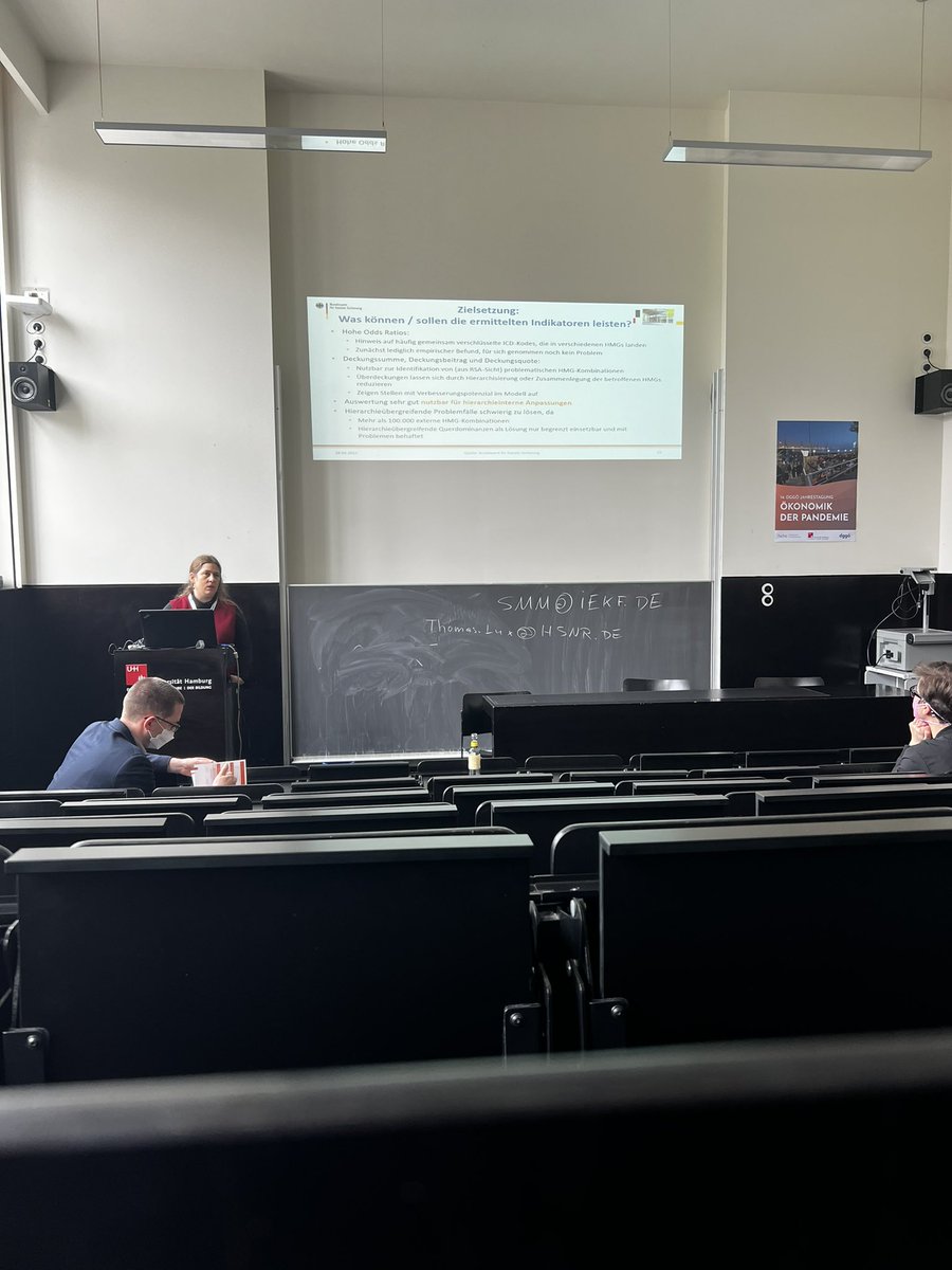 ChristianKeutel's tweet image. Auch der #morbiRSA hat seinen Platz in Hamburg. Frau Dr. Heimann vom BAS berichtet über Analysen der Ko-Morbiditäten. Ja, dass ist ein spezielles Thema😉