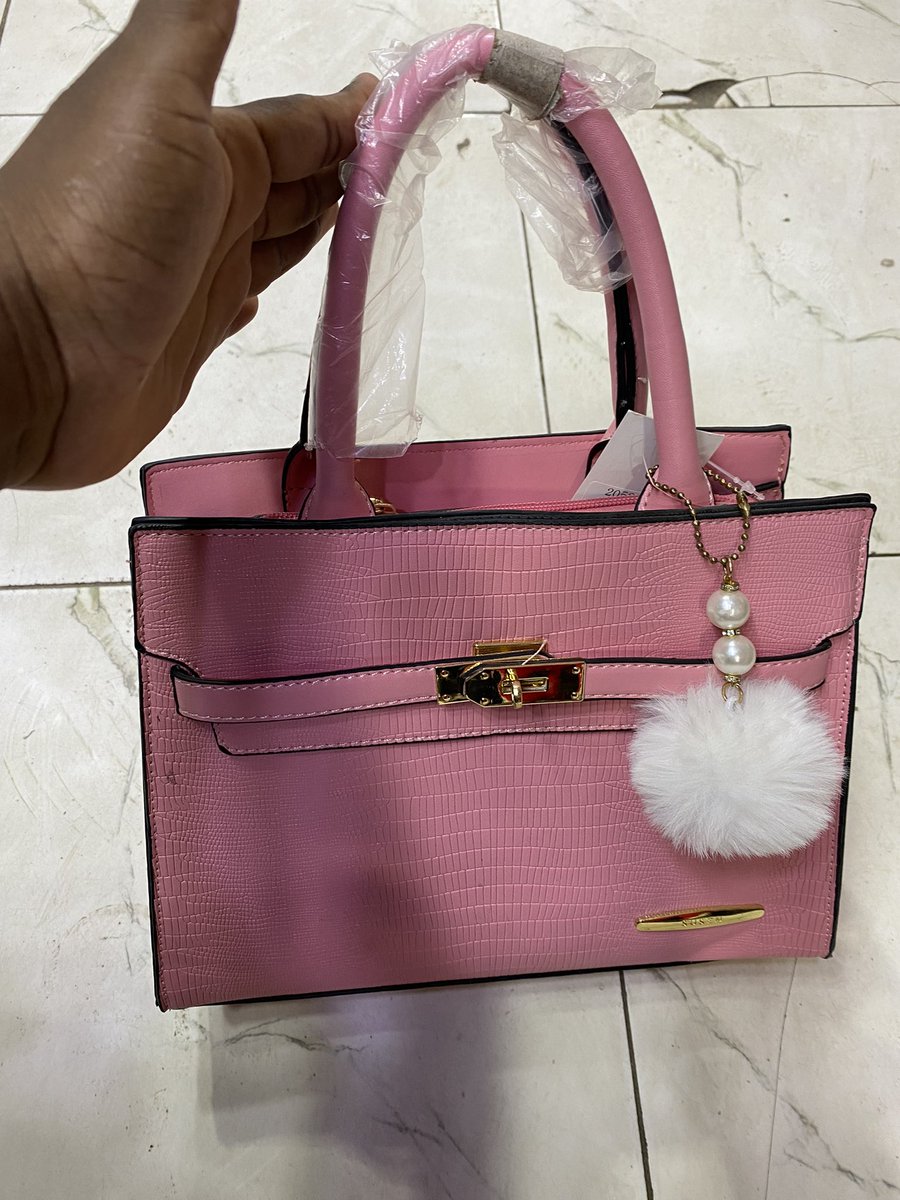 Martha14o's tweet photo. Fashion handbags 
23000
Am in zomba 
I deliver anywhere 
0994021540
Your Rt is highly appreciated https://t.co/oJy2eh4cBC