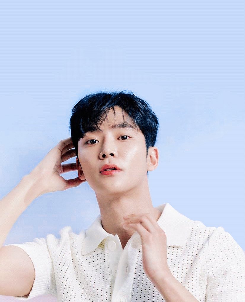 rw19960807's tweet photo. 그냥천사아냐...?
김서구얼굴황당할정도로잘생겼네 https://t.co/J2lhYYUzDU