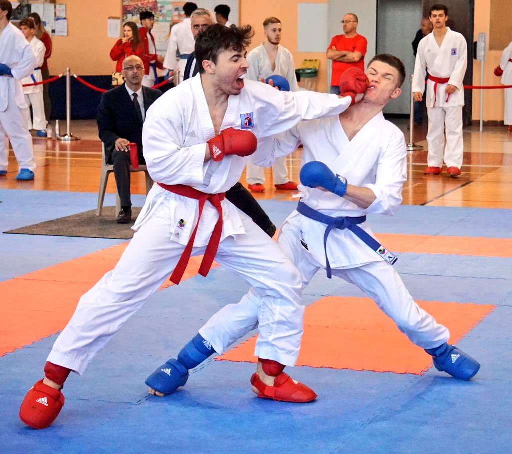 Clap de fin pour le Championnat de France Universitaire de Karaté 2022 ! Un grand bravo à tous les participants et un immense merci à nos partenaires et bénévoles pour leur soutien et leur engagement sur cet événement ! 👏

#cfukaraté #ffsu #sportuniversitaire #sportunancymetz