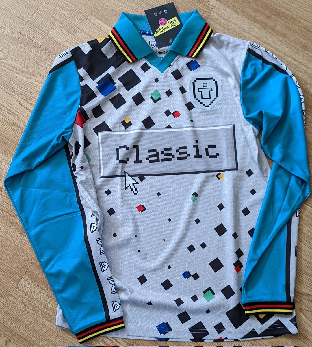 jacksonbosco's tweet photo. The whole package of this #classic95 shirt is just wonderful @classicshirts . Such a beautiful shirt. The detail is awesome. 😍 One to cherish forever. Thank you soo much !! @cfsldn @cfsmcr @PlayerLayer #90scollection #classicfootballshirt #CFS #Newfootballshirt #footballjersey https://t.co/Hkr9cMkkFm