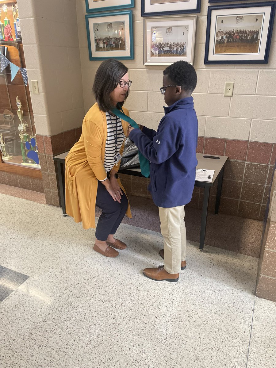 BoysToMen_KY's tweet photo. #YouveBeenTied 👔@BriarwoodES 💚

No better way to start our week. This morning our young men selected women who are making a impact on their lives. It’s the little things that count.

Everyday is women’s history month. 

#WomensHistoryMonth  
#WeAreBoysToMenKY https://t.co/M2mUdIbU6R