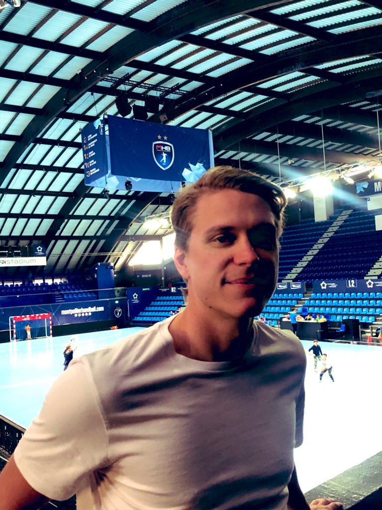 CoteMontpellier's tweet photo. Parcours, palmarès, objectifs…. Un long entretien exclusif avec Lucas #Pellas, ailier du @mhbofficiel et jeune champion d Europe avec la #Suede, à retrouver très vite dans les colonnes de votre #hebdo @CoteMontpellier. #handball #sports https://t.co/F3sAPqmPE0