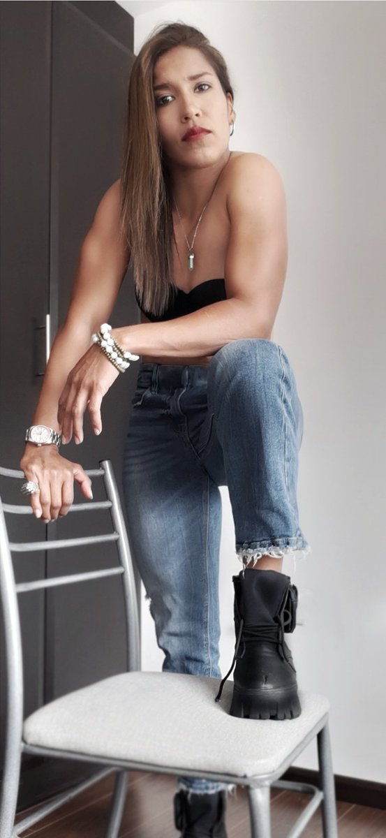 irenetobarmera's tweet photo. Dare being seen in all of your light 💫
Desde hace mucho tiempo que la fuerza, el liderazgo, la tenacidad, la bondad, lo intelectual y sobre todo la valentía, son la nueva belleza. 🤍🌻
Selflove 👧🏽💫
.
#irenetobar #selflove #love #Peace #beauty
#mujervaliente https://t.co/QVEb2oC9q2