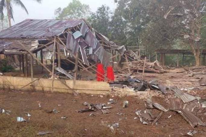 2021Revtweets's tweet photo. #KNU territory is bombed by 2 #fighter jets | Mizzima #Myanmar News &amp; Insight
https://t.co/8zVDGPFoeK
#2022Mar28Coup 
#HelpMyanmarIDPs 
#WhatsHappeningInMyanmar https://t.co/lu3gMgJGKZ