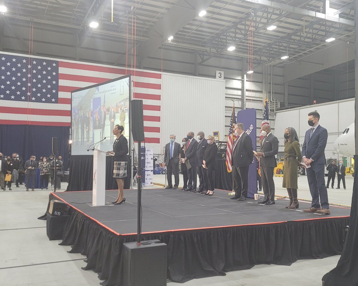 BreeanaMulligan's tweet photo. Once a flight attendant, always a flight attendant. ✈️ At @JetBlue hiring event, @NYCSpeakerAdams says she's forever and always ready to keep passengers safe. 👩‍✈️👩‍✈️✈️✈️ https://t.co/biPjTH39kX