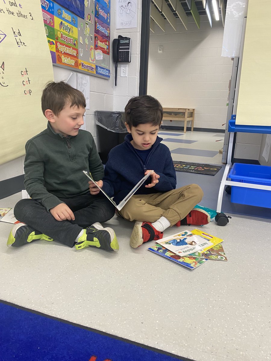 MrsGibson6's tweet photo. We are avid readers! #fhleads https://t.co/LEkKGemKiA