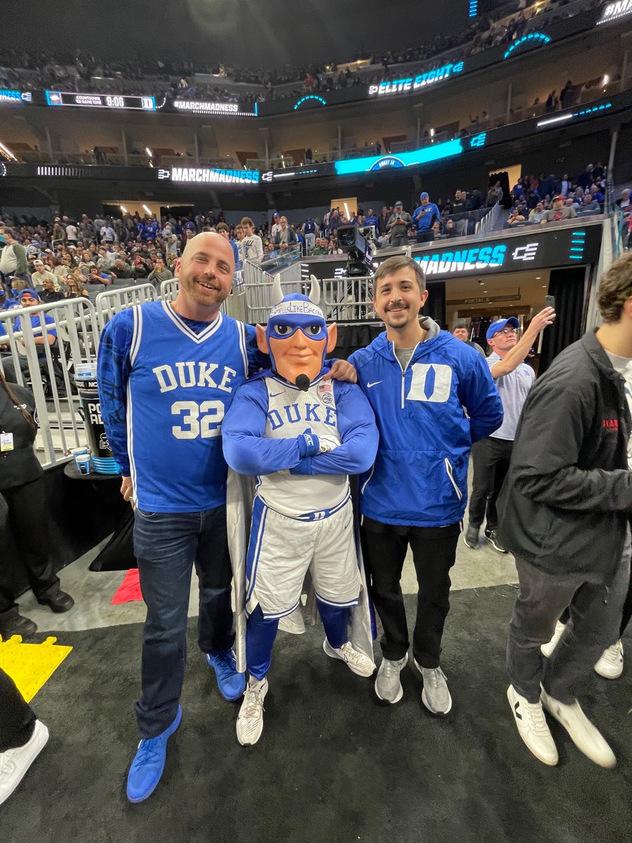 DrewChainzzz__'s tweet photo. An honor to be front row while sending Coach K to his 13th Final Four! #SightsOnSix https://t.co/deectnSzJ6