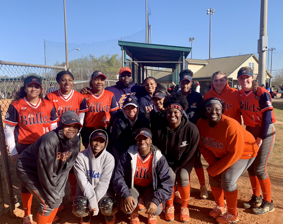 bomberspremier's tweet photo. 2nd tournament out and we see this team get stronger. Missing a few due to injury and proms, but the rest of the crew managed to play very well. Finishing 4-1-1 for a 3rd place finish Atlanta Gold Cup #3 this weekend. @EastCobbBullets @Los_Stuff @LegacyLegendsS1 @IHartFastpitch https://t.co/Wpu1EvdUli