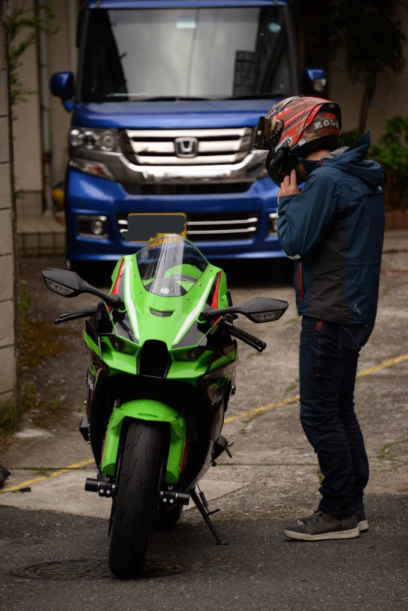 lime_takecchi's tweet photo. #バイク乗りとして軽く自己紹介

名前：たけっち♪
性別：男子
住み : 東京
身長：163㌢
愛車：ZX-10R '22
一言：乗り換えました。憧れのリッターバイク♪ https://t.co/tkjugRDqQQ