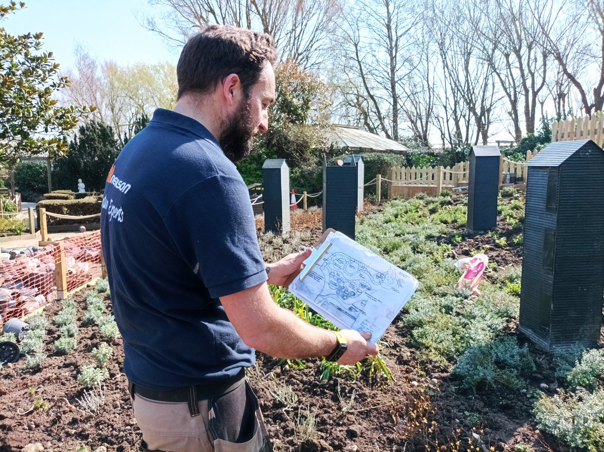 pparknewhaven's tweet photo. #ParadisePark head gardener Simon takes a look at the planting plans for the new #Hastings net garden, designed by #Chelsea gold winner @JulietSargeant 🌿🌼🐟 How many plants will we use?
#paradiseparknewhaven #paradiseparkgardens #sussex #newhaven #gardening https://t.co/ysrVkrNQqN