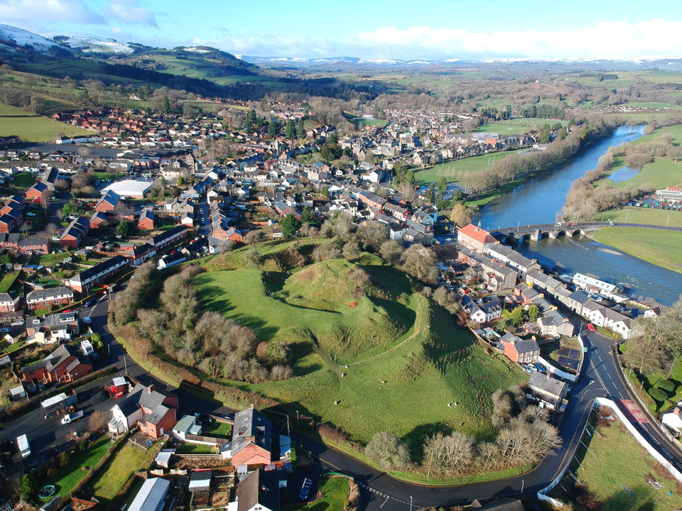 Builth Wells Castle

#BuilthWells #Castle would have been a spectacular site in its heyday. Unfortunately, a healthy number of sieges and a fire in 1690 left only the considerable earthworks on the site🧵

3/5⭐️⭐️⭐️

@SWWDTP @cadwwales @RCAHMWales #Medieval #History #Archaeology