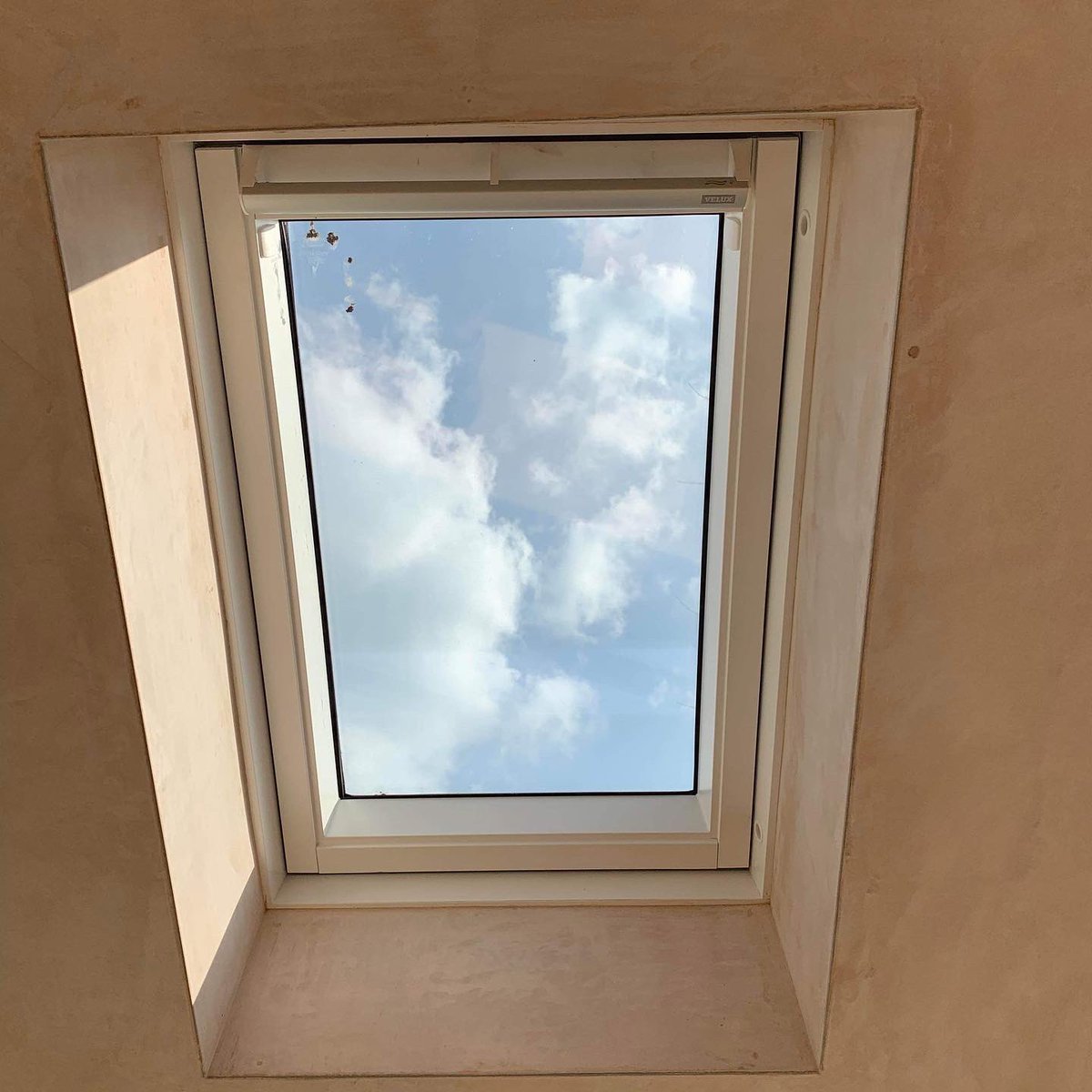 Another Guardian warm roof #conservatory replaced onto existing base by #Barong this time in #Crawley #westsussex.  #EastGrinstead #Felbridge  #happycustomer #Ateam 

#WestSussex #Barong #BarongConservatories #Lingfield #Crawley #WindowsEastGrinstead #DoubleGlazingEastGrinstead