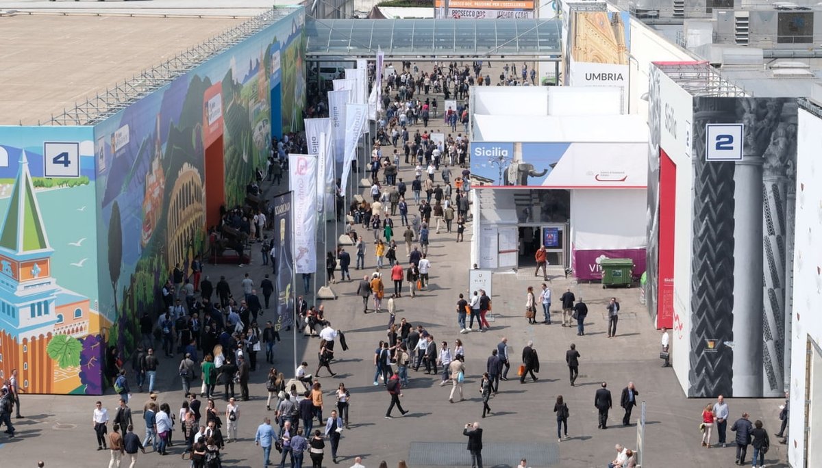 Etrurianews's tweet image. Padiglione di 1800 mq per la Regione Lazio, 58 aziende vitivinicole e 6 produttori dell’olio nei 150 mq al Sol&amp;amp;Agrifood
ROMA - E’ stato presentato questa mattina, presso THE BOX a Roma, il programma della partecipazione della Regione Lazio, in  #ARSIA

etrurianews.it/2022/03/28/vin…