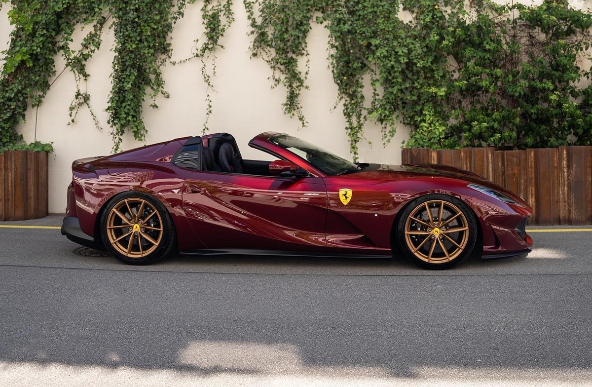 DailyFerrariTM's tweet photo. The must have spec for the Ferrari 812 Superfast 🥰 https://t.co/f7JQMv4GE8