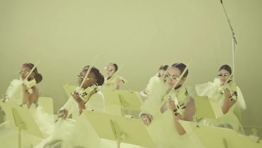 jblakeanthony's tweet photo. The most 🔥 FIRE string section in the game…special s/o to @Beyonce’s @TheAcademy performance 🎉Concertmaster @LadyJessMusic https://t.co/oh6v9vjRXl