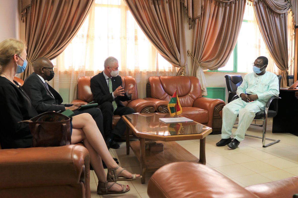 #ClimateSmartAgriculture #ClimateResiliency @FrankRijsberman hearing with the ministry of #agriculture representative #OuattaraOulaDamien the Director of Sectoral Statistics.Discussions focused on #SustainableLandscapes #SolarIrrigation #SustainableAgriculture #IWili #BurkinaFaso