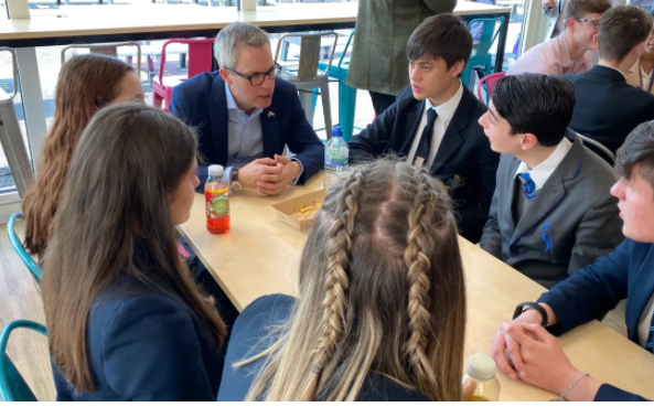 MarshlandHS's tweet photo. Our head boy and girl attended the opening of the 6th form canteen at Springwood this morning. They very much enjoyed the opportunity to sample the food, meet students from the other Trust schools and engage in discussions with MP Mr James Wild.#MHS #WNAT #futuresixformers https://t.co/YPLocWArGh