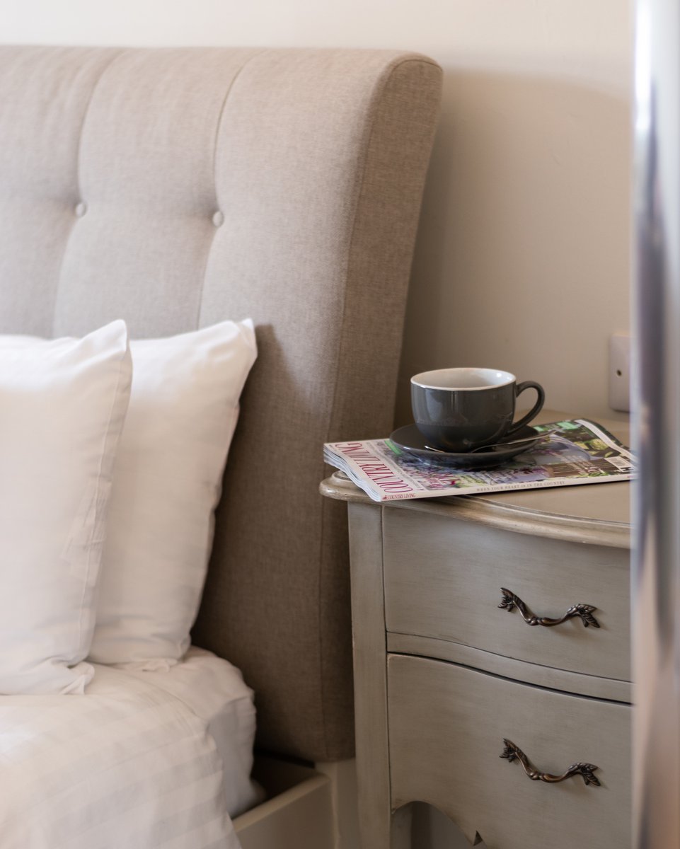 5bellswickham's tweet photo. We still have 50% off rooms with the discount code "COMMUNITY" - this won't last long though so make sure to book! π€© Yes, staying in our pub can be this relaxing!
.
.
.
#traveluk #airbnbuk #countrysideholiday #countrysidebreak #wiltshirebusiness #berkshirefood #newburytoday https://t.co/pAfS033ca5