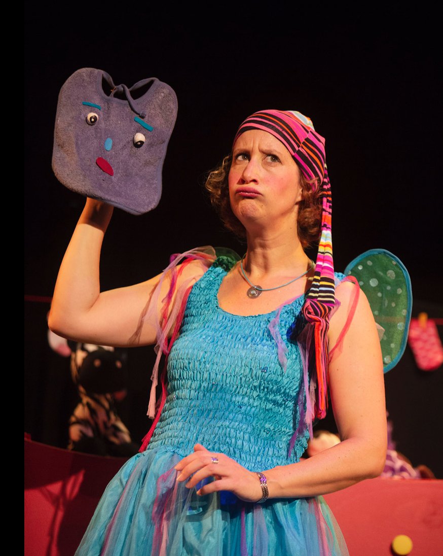 La fée des chaussettes pour le jeune Public à partir de 2 ans ! Spectacle mêlant l'aventure avec des chansons, des marionnettes, des ombres chinoises et de la magie. Du 30/03 au 03/04 Réservations : +377 97 98 10 93 / reservations@theatredesmuses.com