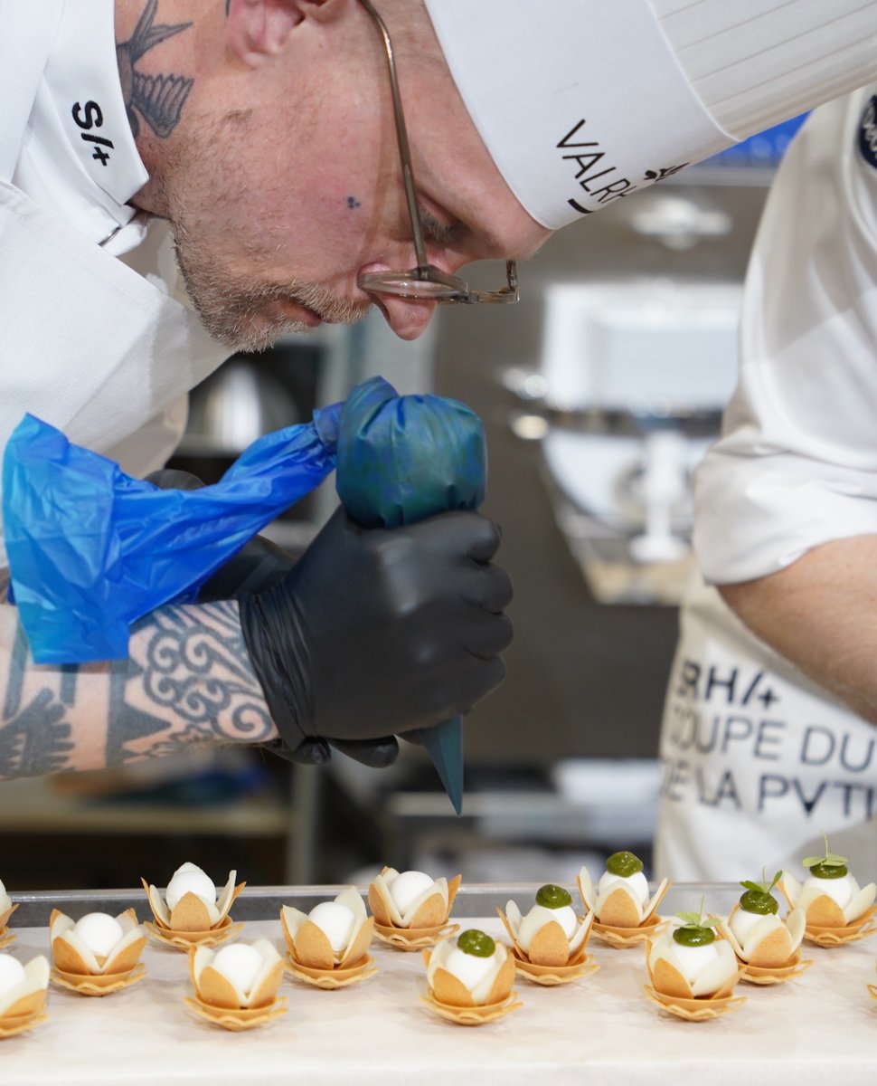 CMP_Lyon's tweet photo. ↪️ A look back at the European Pastry Cup 2022 through the eyes of team 🇸🇪 Sweden with 🍫 Kalle BENGTSSON (chocolate candidate) and 🍰 Frida LEIJON (sugar candidate)
#EuropeanPastryCup #PastryLove #PastryAddict #Paris #Competition #ChefsCompetition #PastryChefs https://t.co/cklspCeXPA
