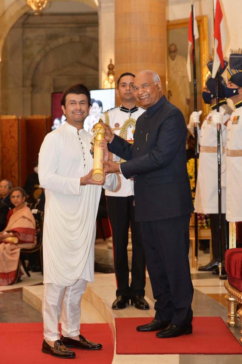 rashtrapatibhvn's tweet photo. President Kovind presents Padma Shri to Shri Sonu Nigam for Art. A well-known singer and music director, he has sung over 6,000 songs in more than 28 languages. https://t.co/mwONZAyJ9I