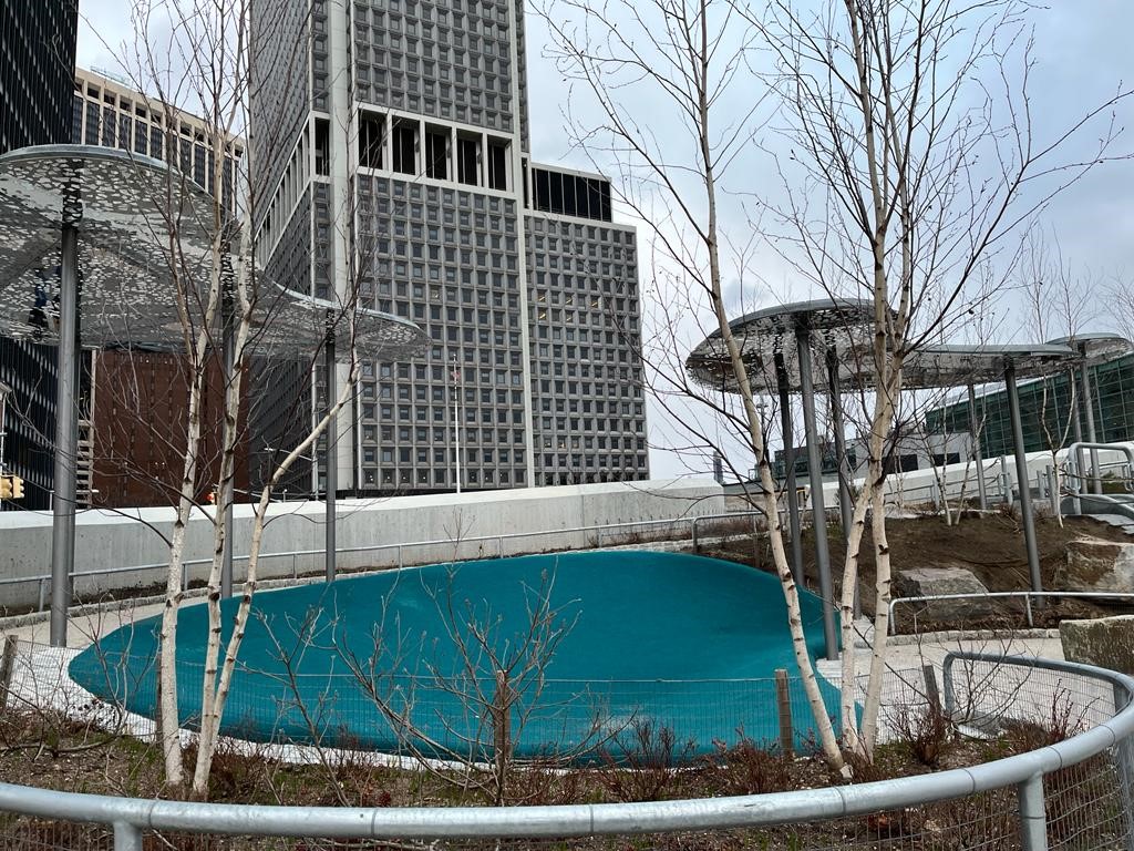SurfacePlay's tweet photo. Visiting Bluff @thebatterynyc under the Shade Clouds lies the marine green VHAF NottsSward, perfect for children to sit and play when the sun hits the higher temp (later in the year!) #batterypark #shadeclouds #newyork #newyorkcity #playground https://t.co/JoxgMAUyN8