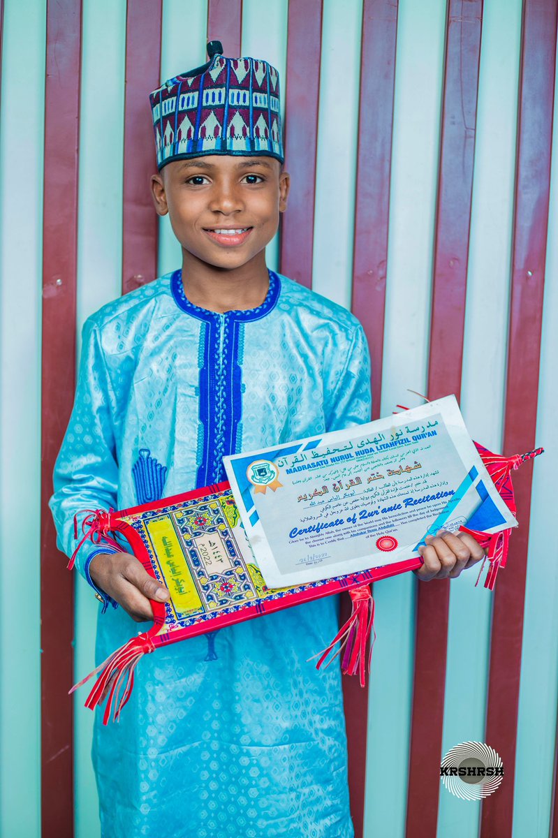 GuruntumJr's tweet photo. Congratulations On Your Qur’an Graduation brother and sister 🥳🎉🥰❤️
#on26/3/2022📌 https://t.co/doBEwCvwQU