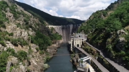 meneame_net's tweet photo. La hidráulica, o cómo producir a 3 euros el megavatio hora y venderlo a 600 https://t.co/wwMKbrOKp0 https://t.co/tNhevun4J5