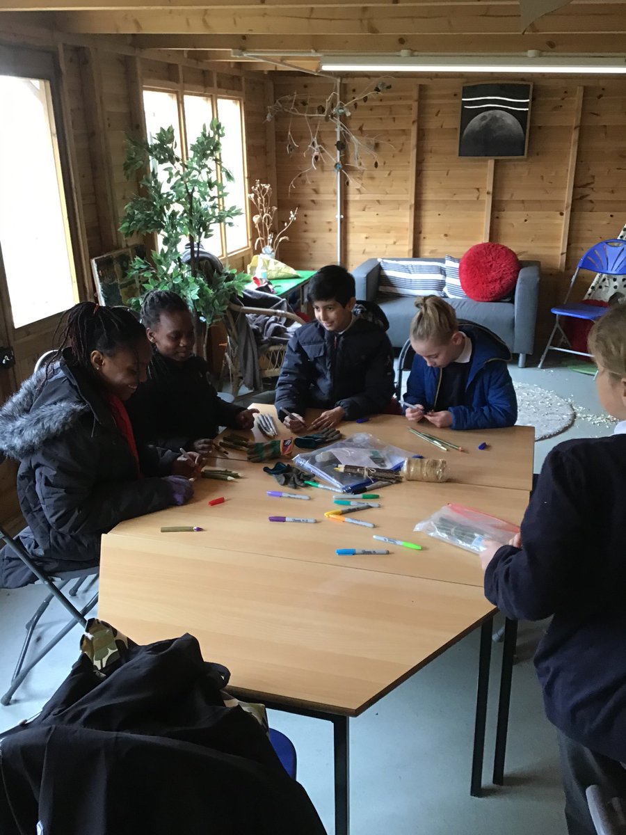 easterside_a's tweet photo. Some of our Year 5s have been using tools today as part of a Thrive session with Mrs Coates and Mrs Wilkinson. #EastersideThrive #EastersideDT #EastersideOutdoors https://t.co/dzPHIoFkEH