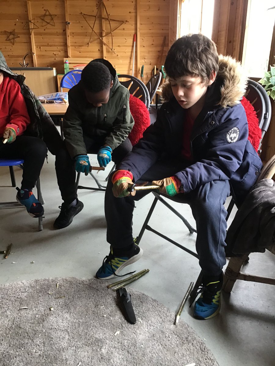 easterside_a's tweet photo. Some of our Year 5s have been using tools today as part of a Thrive session with Mrs Coates and Mrs Wilkinson. #EastersideThrive #EastersideDT #EastersideOutdoors https://t.co/tRqMBX71T6