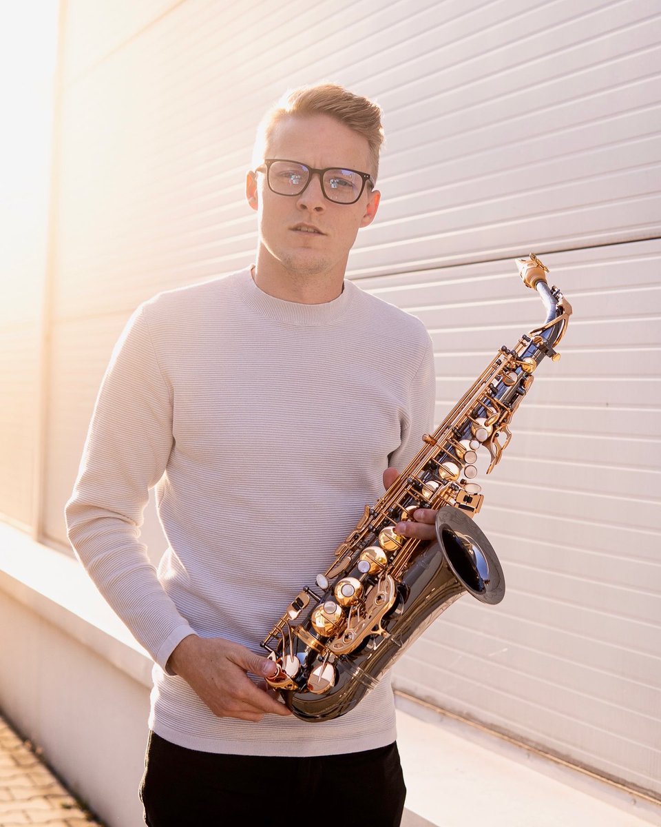 deesaxx's tweet photo. 🎷 The quality instrument is the important factor for this fulltime job and it must be a part of your personality. PowerBell fulfills this for me! 🥳👌🏻
It’s about a year I’ve got the opportunity to use @AntiguaWinds #PowerBell and I’m still happy with it ⚫️🟠
#saxophone https://t.co/xnkY20Z2Cp