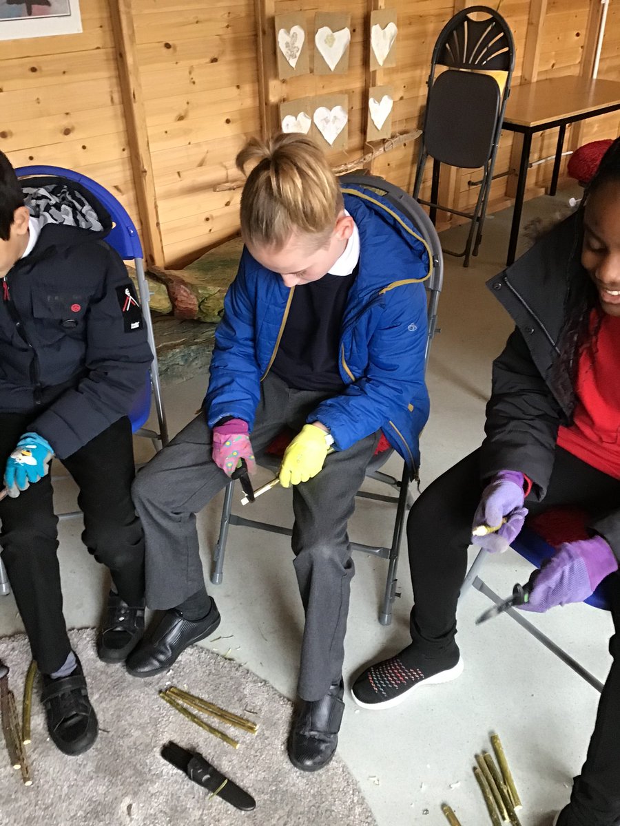 easterside_a's tweet photo. Some of our Year 5s have been using tools today as part of a Thrive session with Mrs Coates and Mrs Wilkinson. #EastersideThrive #EastersideDT #EastersideOutdoors https://t.co/DGj55NrcrF