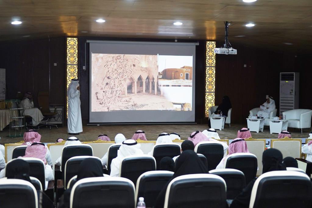 ALMIKHWAchamber's tweet photo. برعاية من محافظ المخواة أ.غلاب بن غالب أبو خشيم وحضور سعادة وكيل الأمين للبلديات وسعادة رئيس مجلس إدارة #غرفة_المخواة وعدد من مدراء الإدارات الحكومية والمهتمين بالتراث العمراني أقيمت ورشة "التراث العمراني بمحافظة #المخواة "تنوع وثراء " 
#المخواه_تاريخ_وحضاره https://t.co/zffYWu2z1S