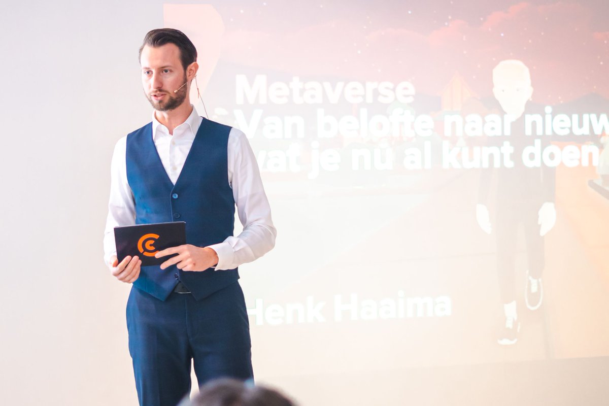 DailyDialogues's tweet photo. A recap of the CANDID about Media event last week. Sjef Kerkhofs spoke about the importance (!) of #TikTok for your business. 💡

@carpetrightnl @GrandVision @TalpaNetwork @havanaharbor 

#event #media #socialmediamarketing #marketingtips https://t.co/INMcpKAhgb