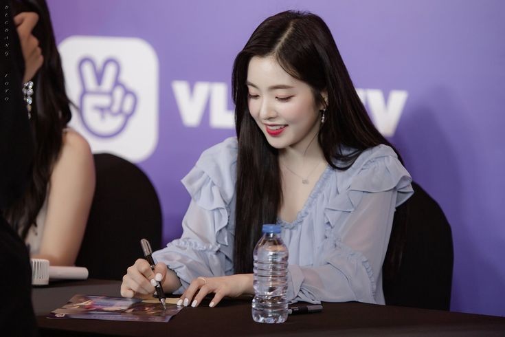 happy birthday to the strongest and beautiful woman! thank you for being there for us and i promise to always be here for you ♡

BORN TO DAZZLE IRENE
#ReneDayDay
#올해_현탄절은_처음이라 
<a href="/RVsmtown/">Red Velvet</a>