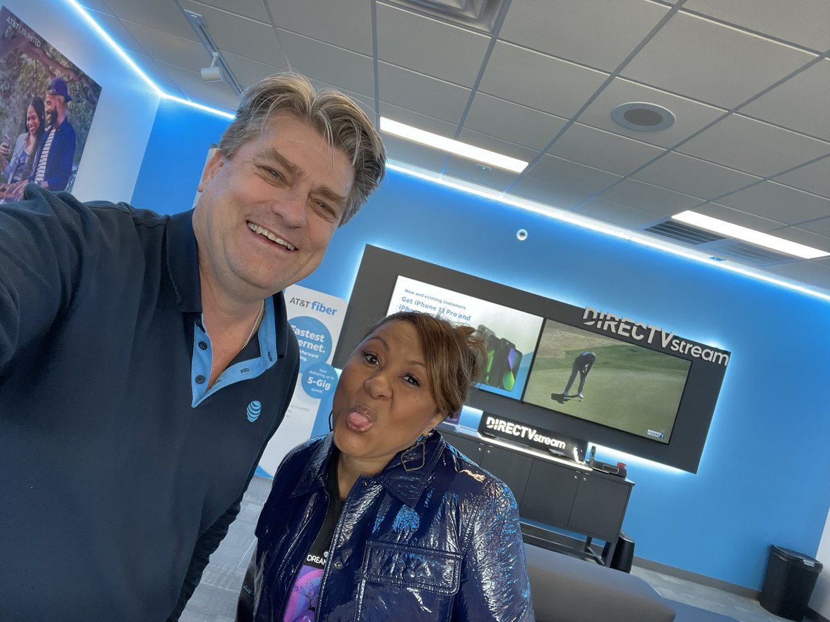 carawfields's tweet photo. I had a great time visiting our Blue Link locations this past week and check out those smiles! Thank you to Glenn, Diamond, Desmond, Matt and the rest of the team for your pARtnership and making this a great visit. #wearethegulf #lifeatatt https://t.co/WtUKRXKaVc