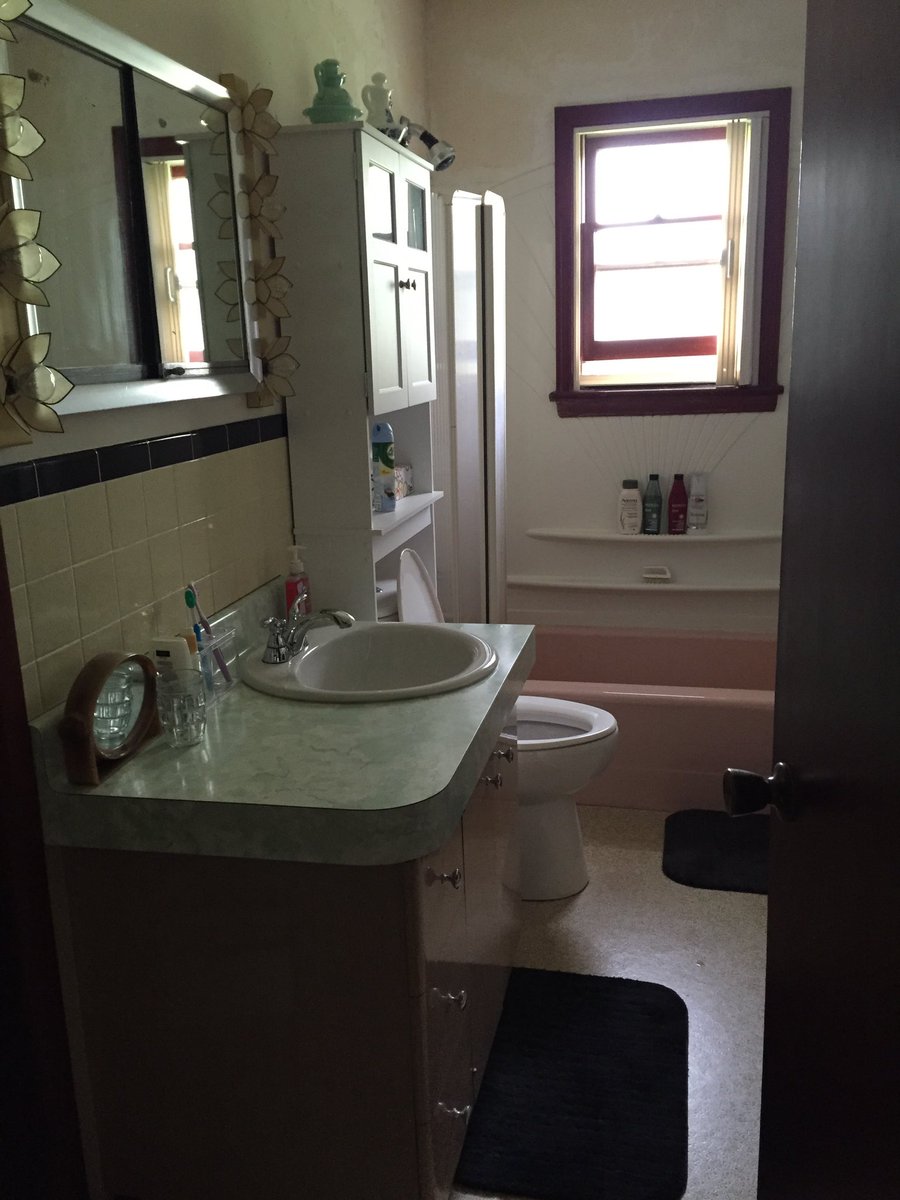 monchici's tweet photo. @JannArdenPod Loved this podcast!๐ฉ๐ฝAlthough the pink toilet and sink are long gone, the pink tub remains!! #sixties #needsamakeover https://t.co/ZGoNxMpATy