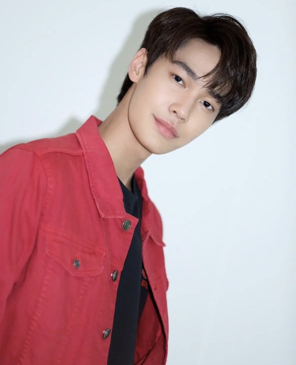 Dewjsu_club's tweet photo. IG jejee_wiranphat 

เจ้าสำนักเรา มุมไหนก็หล่อ ❤️❤️

#dew_jsu  
#สำนักเจสุไร้พ่าย  
#jsukungfuAcademy https://t.co/2KeD0Db6rh